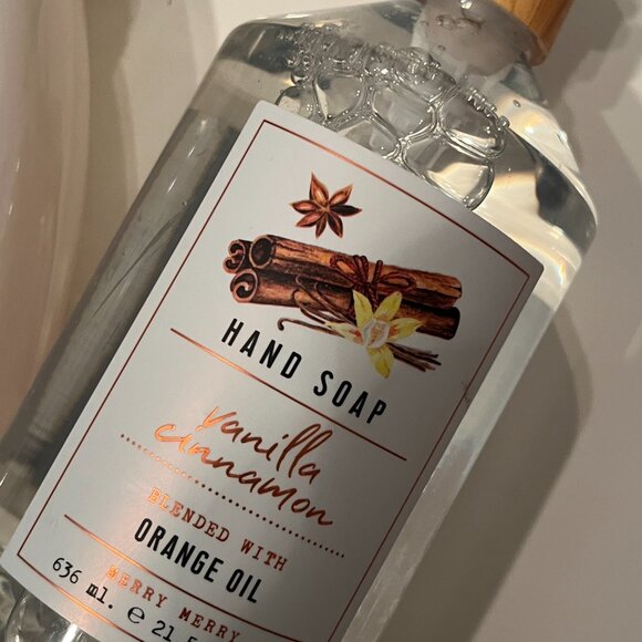 Vanilla Hand Soaps (Vanilla Cinnamon & Warm Vanilla ) (TWO / new / w/a/x) - Picture 8 of 16